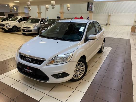 FORD FOCUS 1.6 GLX SEDAN 8V FLEX 4P MANUAL FORD FOCUS 1.6 GLX SEDAN 8V FLEX 4P MANUAL